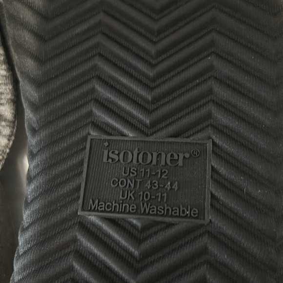 Men’s Isotoner knit slippers - Picture 5 of 5